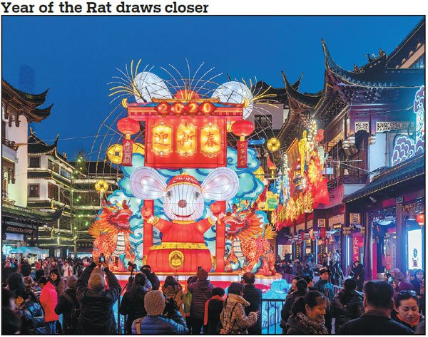 Tourists visit a lantern fair marking the Year of the Rat at Yuyuan Garden in Shanghai on Monday. The fair, which features a giant lantern of a golden rat, started on Friday and runs until Feb 11. The fair, which dates back to the Ming Dynasty (1368-1644), was added to the national intangible cultural heritage list in 2010. The Chinese Lunar New Year falls on Jan 25.      Wang Gang / For China Daily