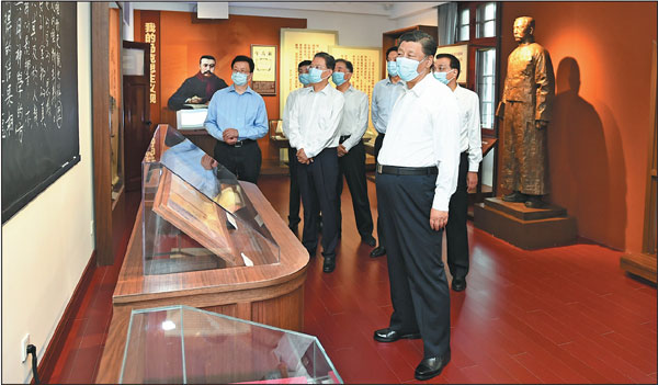 Xi Jinping, general secretary of the CPC Central Committee, and other members of the Political Bureau of the CPC Central Committee visit the "Red Building", once the main campus of Peking University, and learn about the history of the preparation and founding of the CPC at an exhibition in Beijing on Friday.Xie Huanchi/xinhua