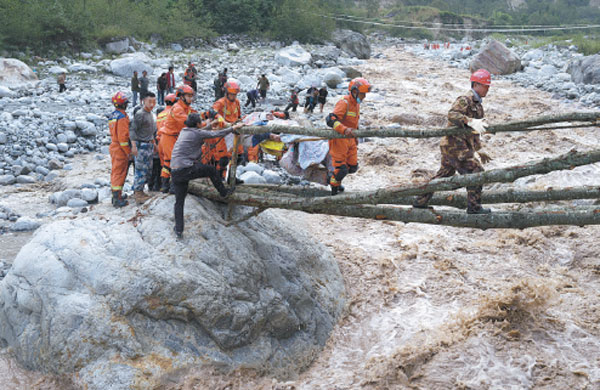 Firefighters evacuate residents affected by a magnitude 6.8 earthquake, including some severely injured, on Monday in Luding county, Sichuan province.Cheng Xueli/for China Daily