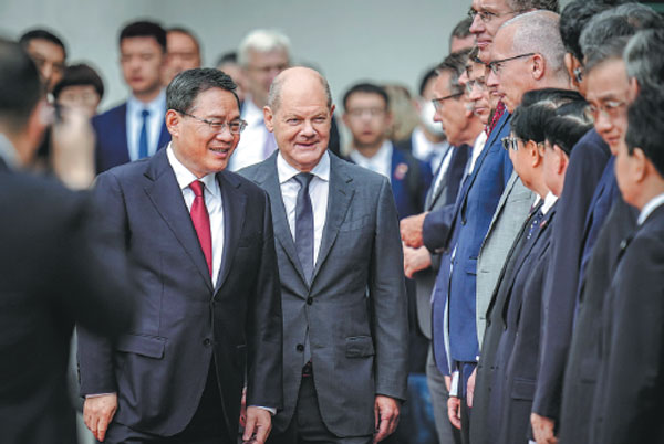 German Chancellor Olaf Scholz (center) receives Premier Li Qiang (left) at the Federal Chancellery in Berlin on Tuesday ahead of the China-Germany intergovernmental consultation.Kay Nietfeld/Dpa/Ap