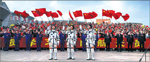 A send-off ceremony is held on Thursday for Shenzhou XVIII mission commander Senior Colonel Ye Guangfu (right) and crew members Colonel Li Cong (center) and Colonel Li Guangsu at Northwest China's Jiuquan Satellite Launch Center.Li Gang/Xinhua