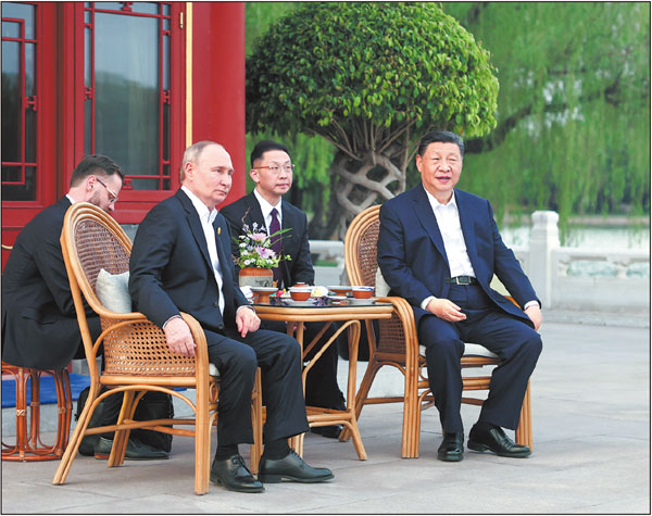 President Xi Jinping meets with Russian President Vladimir Putin on Thursday at Zhongnanhai in Beijing. The two leaders enjoyed sightseeing and drinking tea, while sharing their thoughts on major international issues. JU PENG/XINHUA