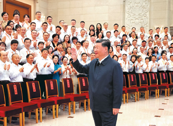 President Xi Jinping greets representatives attending an award ceremony honoring model teachers and outstanding groups and institutions in the education sector in Beijing on Tuesday, China's 40th Teachers' Day.Li Tao/Xinhua