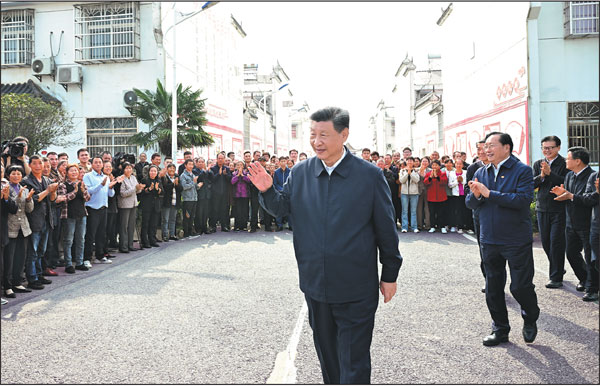 President Xi Jinping interacts with residents of Siyi village in Xianning on Tuesday during an inspection tour to Central China's Hubei province. Xi inspected the cities of Xiaogan, Xianning and Wuhan in Hubei from Monday to Wednesday.Xie Huanchi/Xinhua