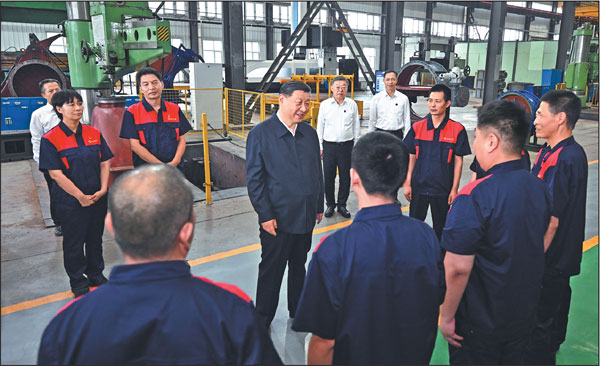 President Xi Jinping, who is also general secretary of the Communist Party of China Central Committee and chairman of the Central Military Commission, has a cordial conversation with workers during his visit to Yangquan Valve Co in Yangquan, Shanxi province, on Monday afternoon.Yan Yan/Xinhua