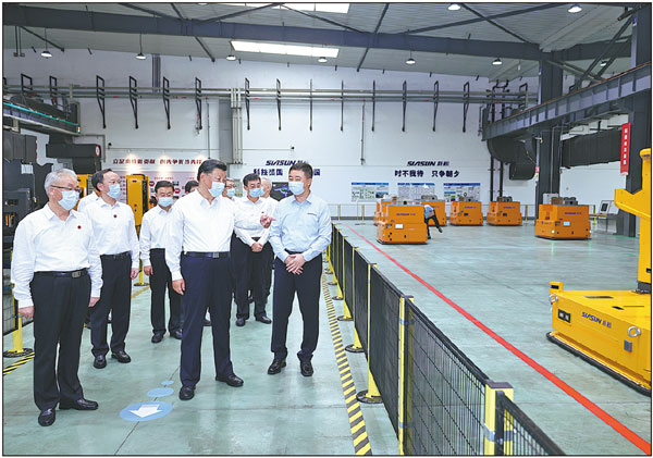 President Xi Jinping, who is also general secretary of the Communist Party of China Central Committee and chairman of the Central Military Commission, visits Siasun Robot and Automation Co during his inspection of Shenyang, Liaoning province, on Wednesday, to learn about local efforts in promoting scientific and technological innovation. JU PENG/XINHUA