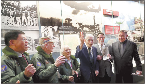 People sing to Harry Moyer (third from right), a United States Flying Tigers veteran, on his 103rd birthday in Beijing on Monday. Moyer and his compatriot Mel McMullen (second from left) fought in World War II alongside the Chinese people against Japanese aggression. ZOU HONG/CHINA DAILY