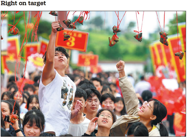 Students jump high and try to touch strings of hanging zongzi — a traditional Chinese sticky rice dumpling — in Yongzhou, Hunan province, on Thursday ahead of the national college entrance examination, or the gaokao, which kicks off on Friday. The little ritual is a lucky charm meant to help them achieve high scores and get admission to top colleges. Zongzi is traditionally made during Dragon Boat Festival, which falls on Monday. JIANG KEQING/FOR CHINA DAILY See story, page 5