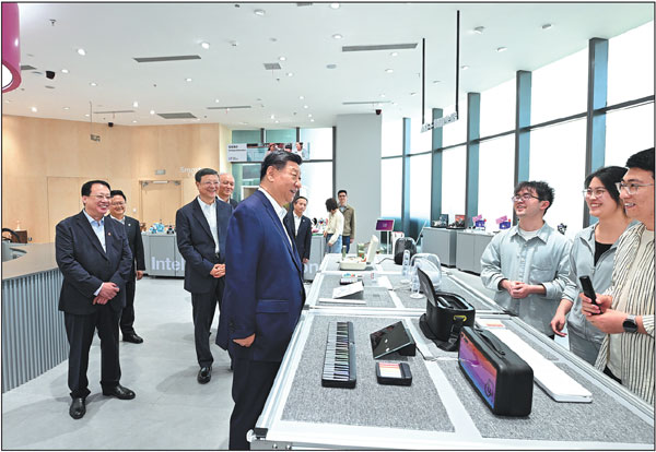 President Xi Jinping interacts on Tuesday with staff at the Shanghai Foundation Model Innovation Center, a large-model incubator, in Shanghai's Xuhui district.Xie Huanchi/Xinhua